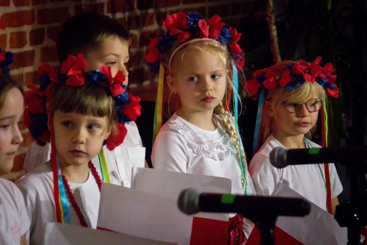Uczniowie szkół podstawowych i przedszkolaki wzięli udział w Festiwalu Pieśni i Piosenki Patriotycznej! (zdjęcia, wideo)