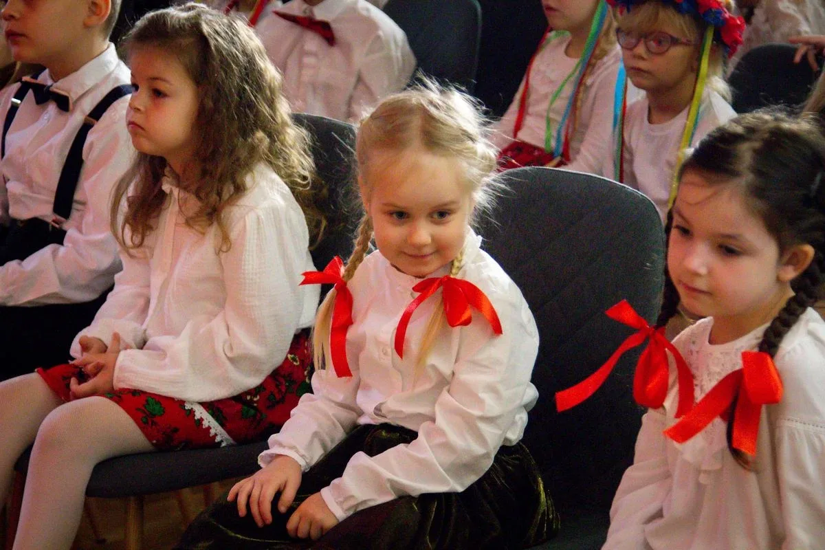 Uczniowie szkół podstawowych i przedszkolaki wzięli udział w Festiwalu Pieśni i Piosenki Patriotycznej! (zdjęcia, wideo)
