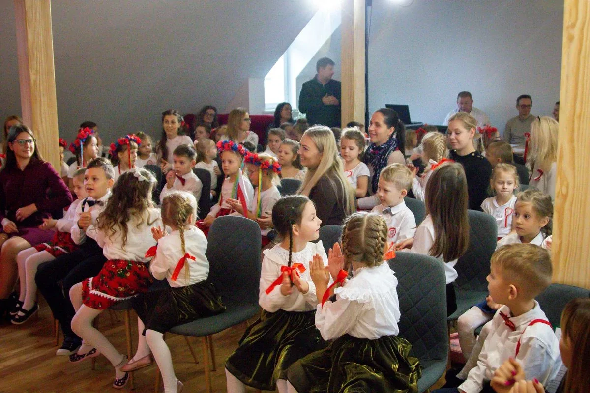 Uczniowie szkół podstawowych i przedszkolaki wzięli udział w Festiwalu Pieśni i Piosenki Patriotycznej! (zdjęcia, wideo)