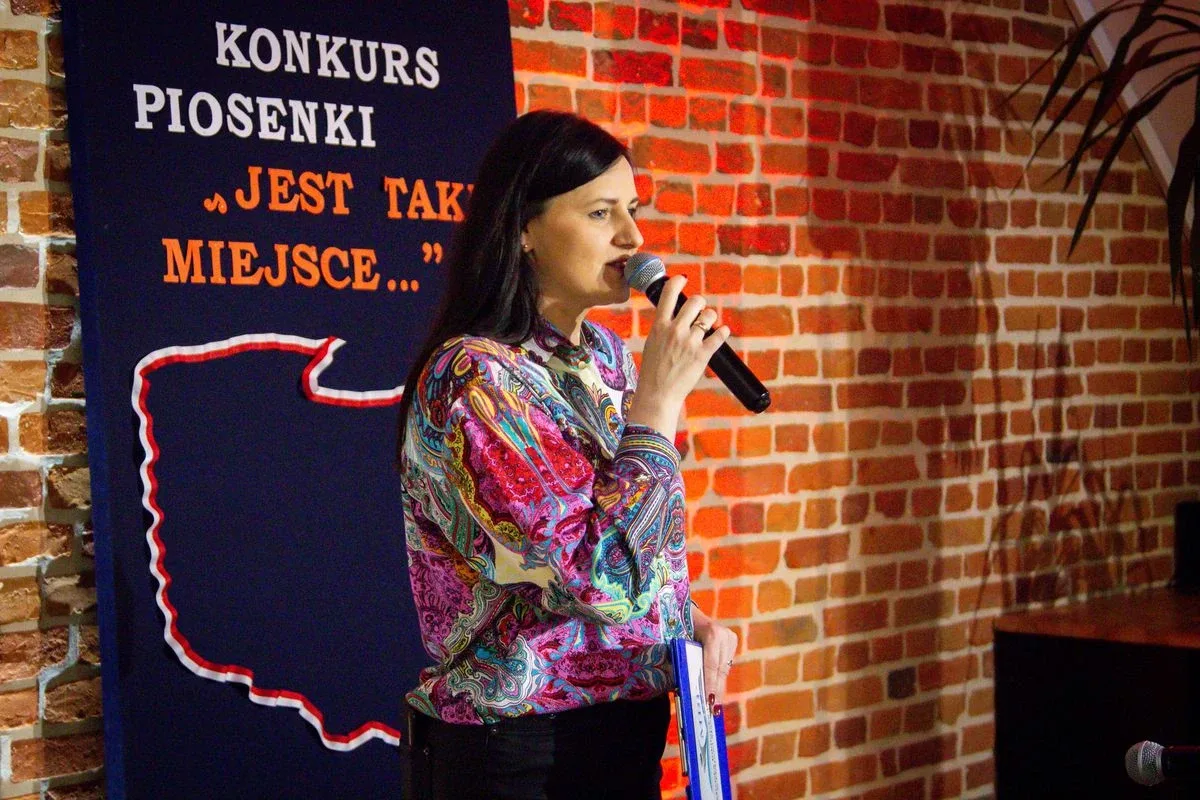 Uczniowie szkół podstawowych i przedszkolaki wzięli udział w Festiwalu Pieśni i Piosenki Patriotycznej! (zdjęcia, wideo)