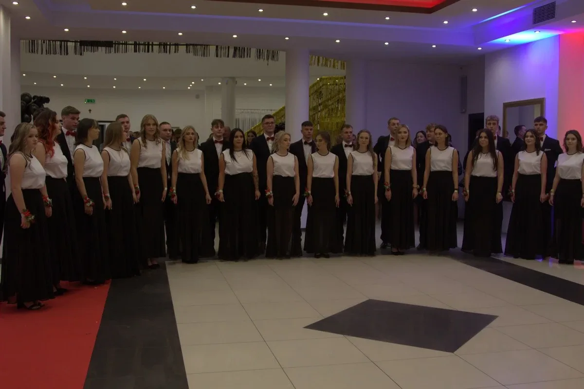 Studniówka maturzystów z "Rubinka" (zdjęcia, wideo)