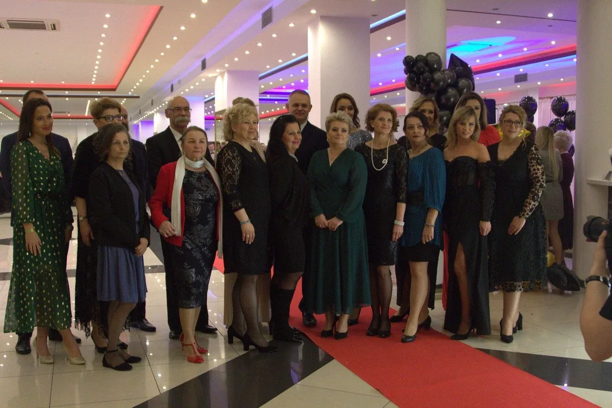 Studniówka maturzystów z "Rubinka" (zdjęcia, wideo)