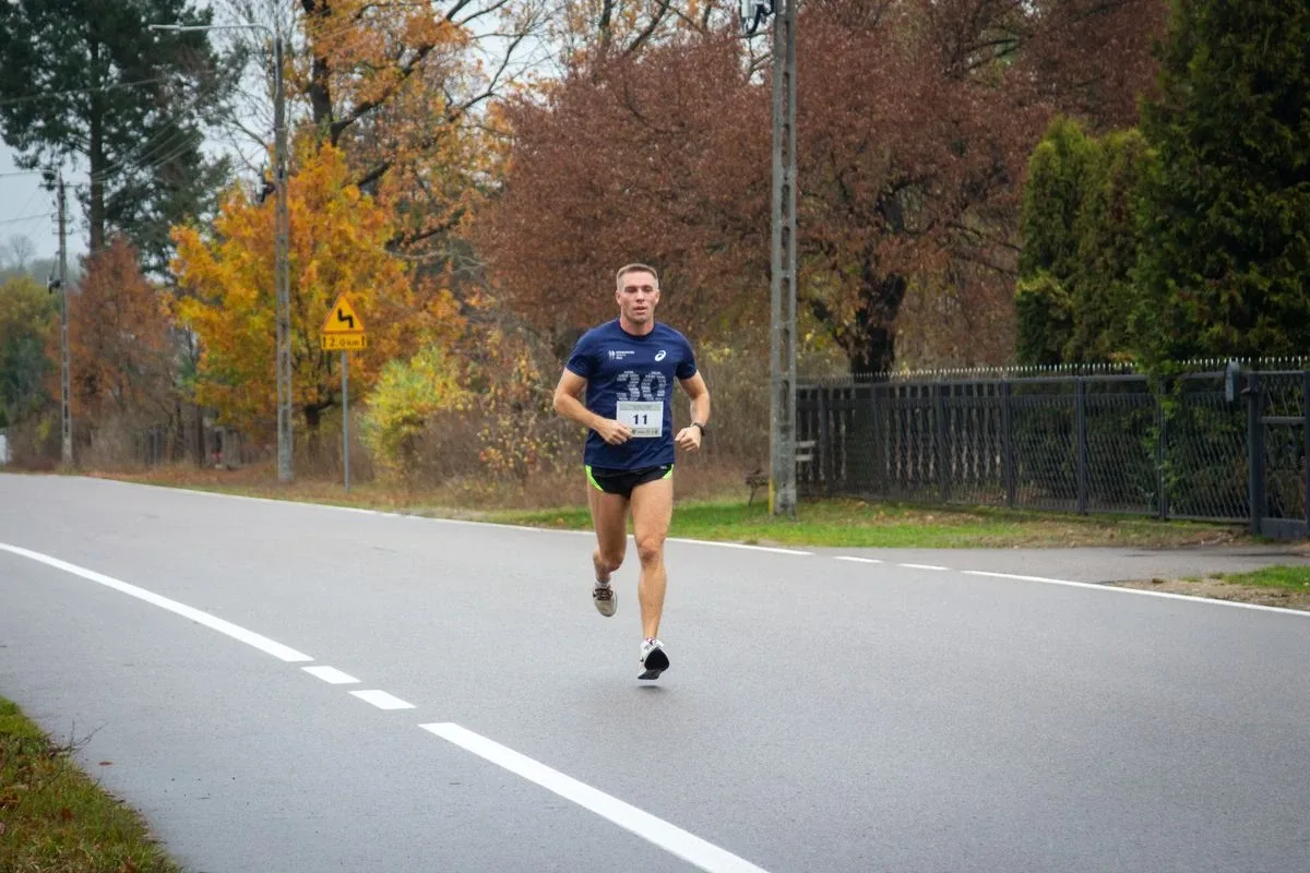 Zawodnicy pobiegli w Ostrowskim Półmaratonie (zdjęcia)