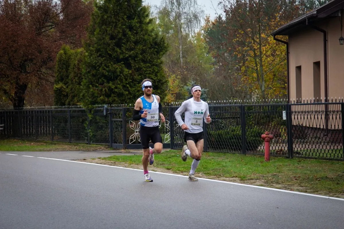 Zawodnicy pobiegli w Ostrowskim Półmaratonie (zdjęcia)