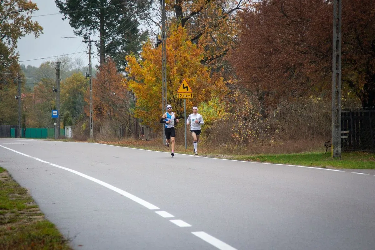 Zawodnicy pobiegli w Ostrowskim Półmaratonie (zdjęcia)