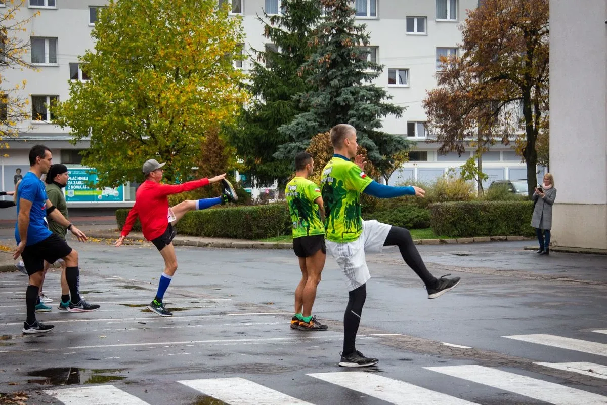 Zawodnicy pobiegli w Ostrowskim Półmaratonie (zdjęcia)