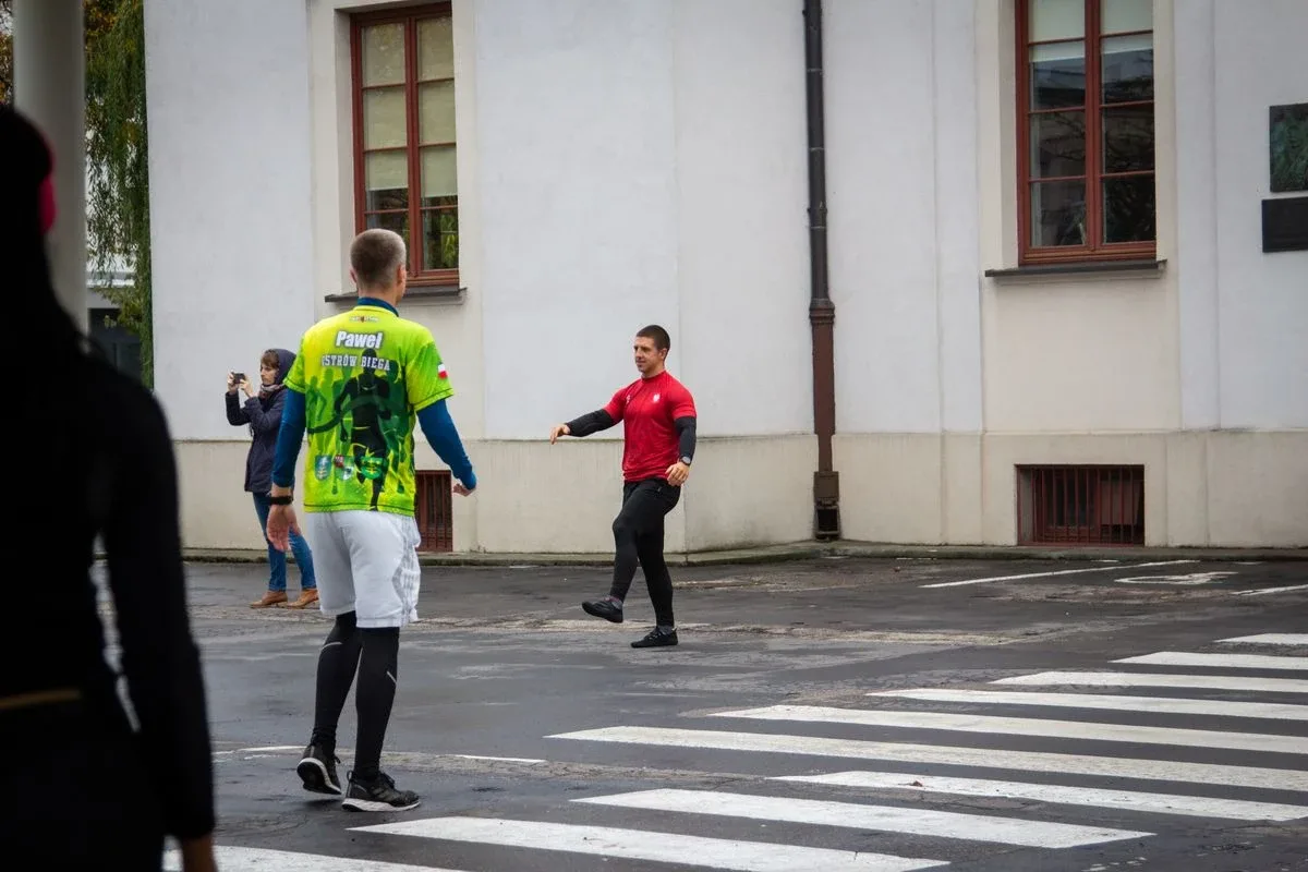 Zawodnicy pobiegli w Ostrowskim Półmaratonie (zdjęcia)