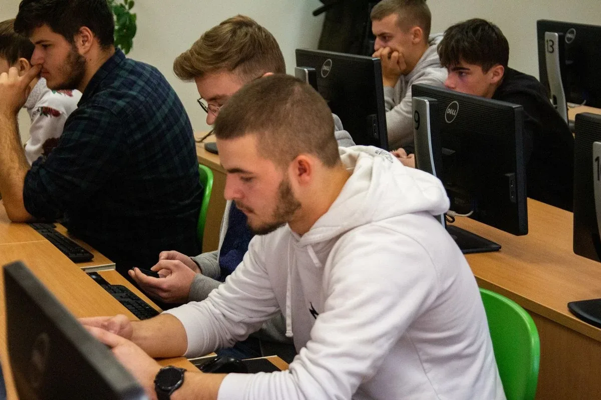 Uczniowie ZSCKR w Starym Lubiejewie podeszli do egzaminu kompetencji cyfrowych - IT Fitness Test (zdjęcia)
