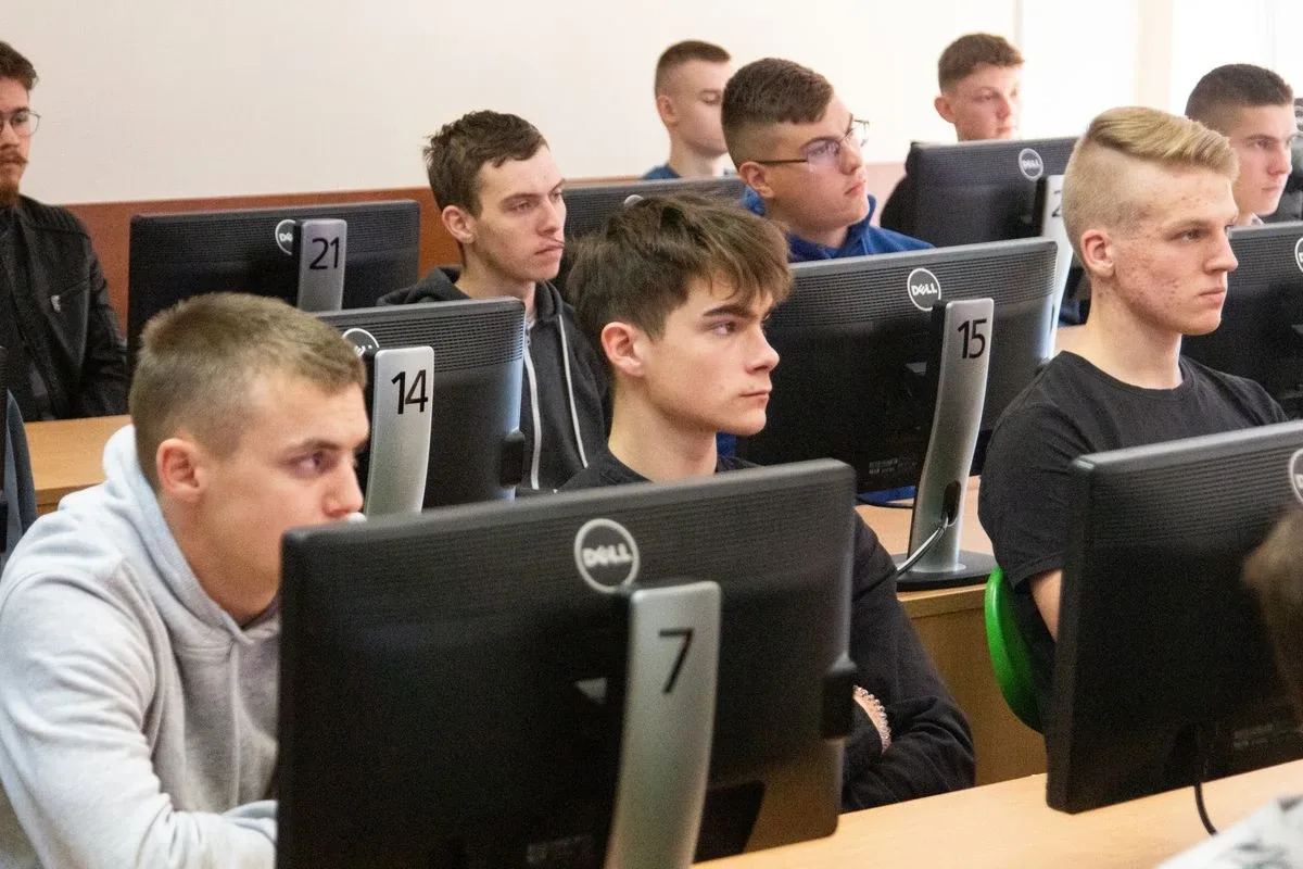Uczniowie ZSCKR w Starym Lubiejewie podeszli do egzaminu kompetencji cyfrowych - IT Fitness Test (zdjęcia)