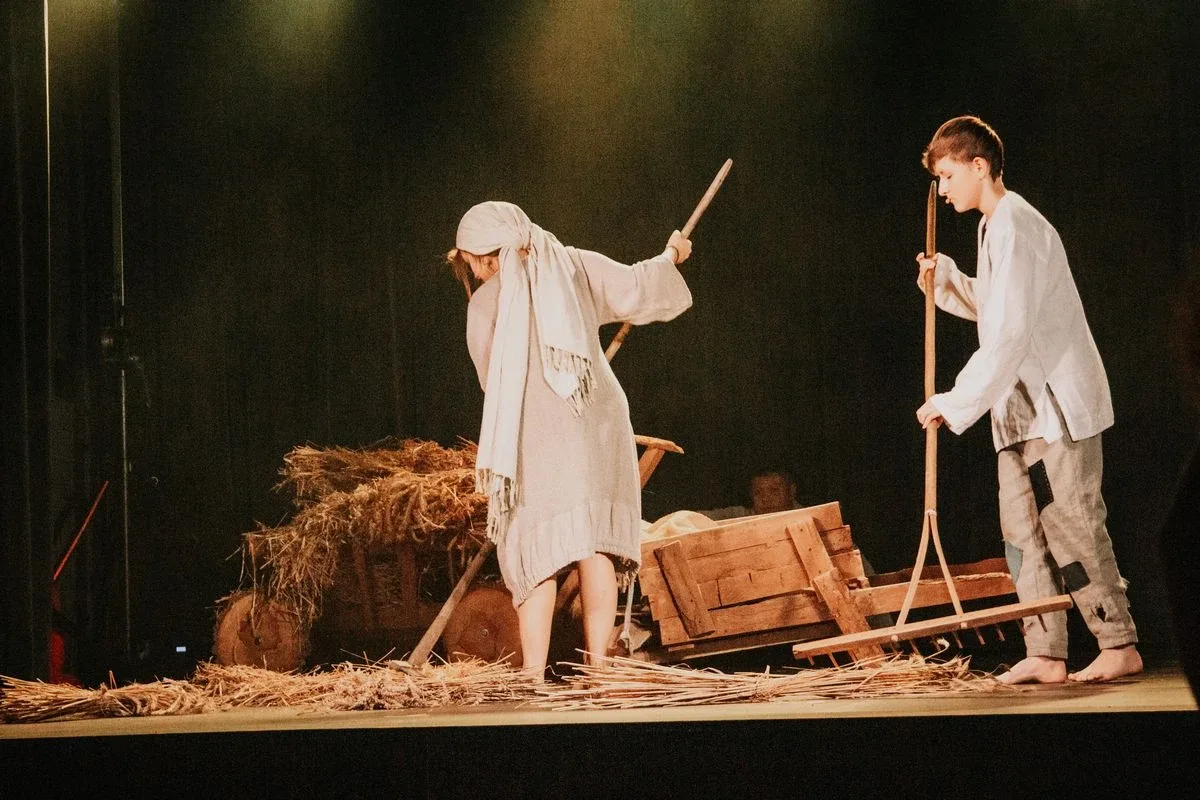 Spektakl teatralny pt. "Do hymnu powstań" w Broku zachwycił publiczność (zdjęcia, wideo) 