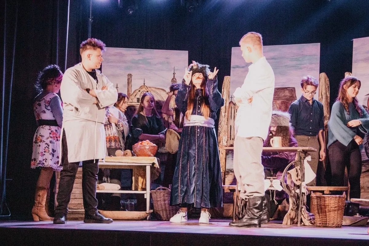 Spektakl teatralny pt. "Do hymnu powstań" w Broku zachwycił publiczność (zdjęcia, wideo) 