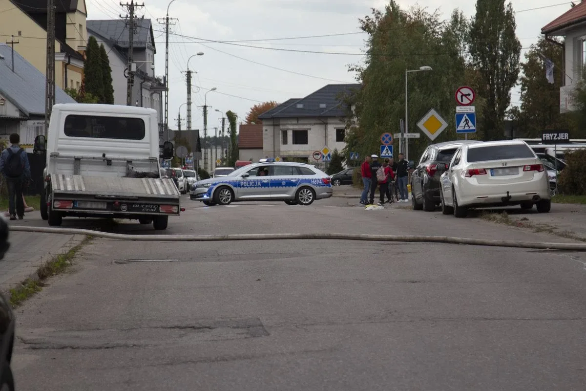 Pożar blaszanego garażu z samochodem w środku na ul. Karola Piłata! (zdjęcia)