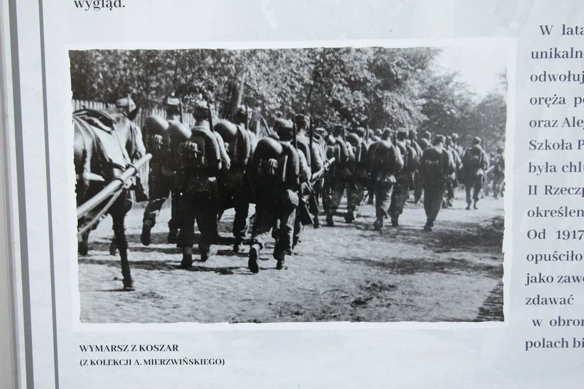 Spotkanie z prof. Adamem Dobrońskim i otwarcie wystawy plenerowej pt. "Śladami Podchorążych" (zdjęcia)