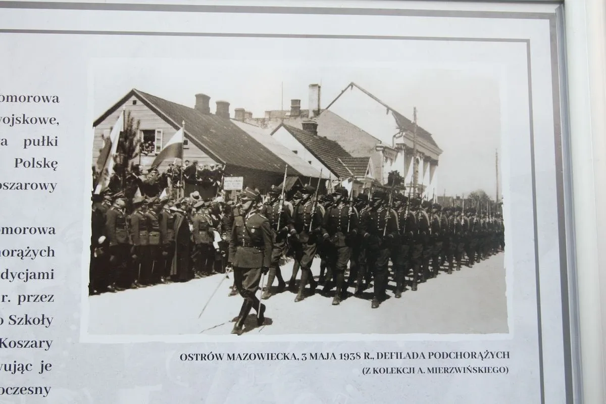 Spotkanie z prof. Adamem Dobrońskim i otwarcie wystawy plenerowej pt. "Śladami Podchorążych" (zdjęcia)