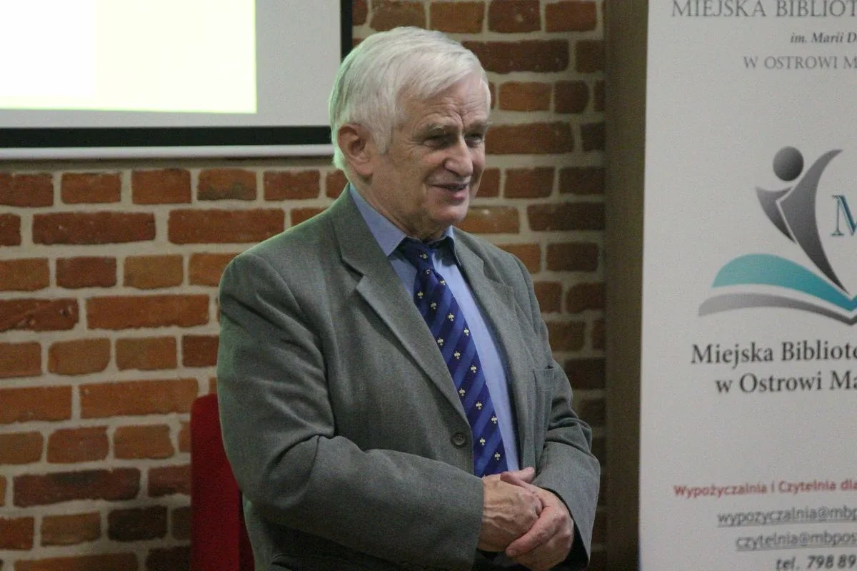 Spotkanie z prof. Adamem Dobrońskim i otwarcie wystawy plenerowej pt. "Śladami Podchorążych" (zdjęcia)