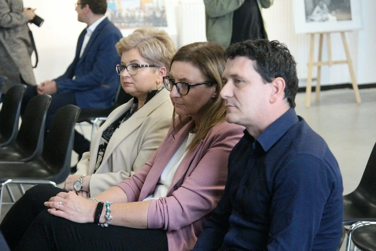 Podpisanie umów z wykonawcami zadania pt. "Budowa dróg na terenie Miasta Ostrów Mazowiecka" (zdjęcia)