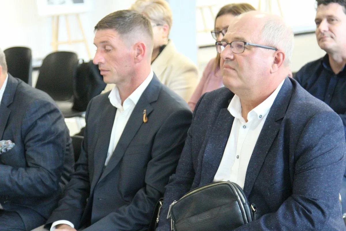 Podpisanie umów z wykonawcami zadania pt. "Budowa dróg na terenie Miasta Ostrów Mazowiecka" (zdjęcia)
