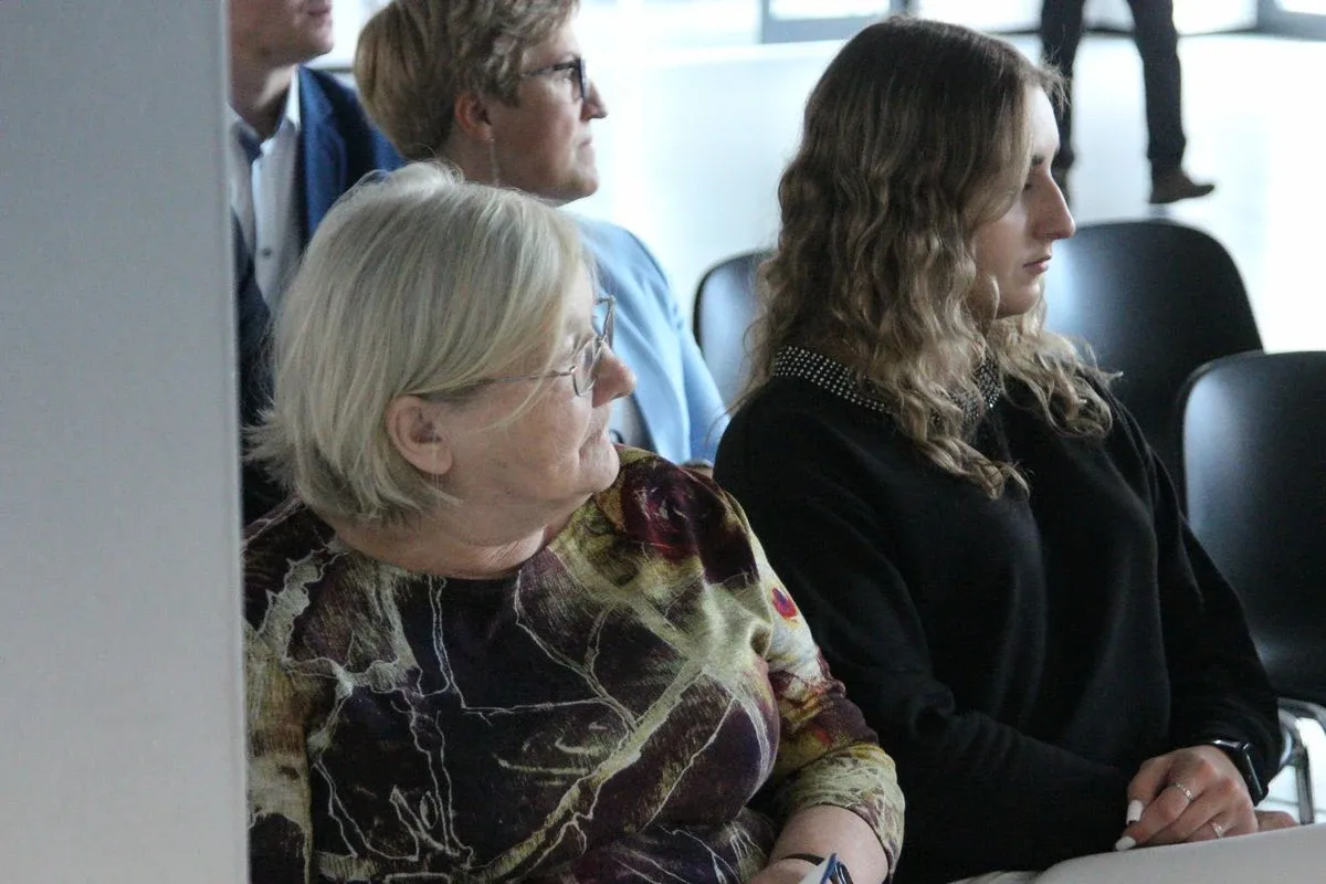 Podpisanie umów z wykonawcami zadania pt. "Budowa dróg na terenie Miasta Ostrów Mazowiecka" (zdjęcia)