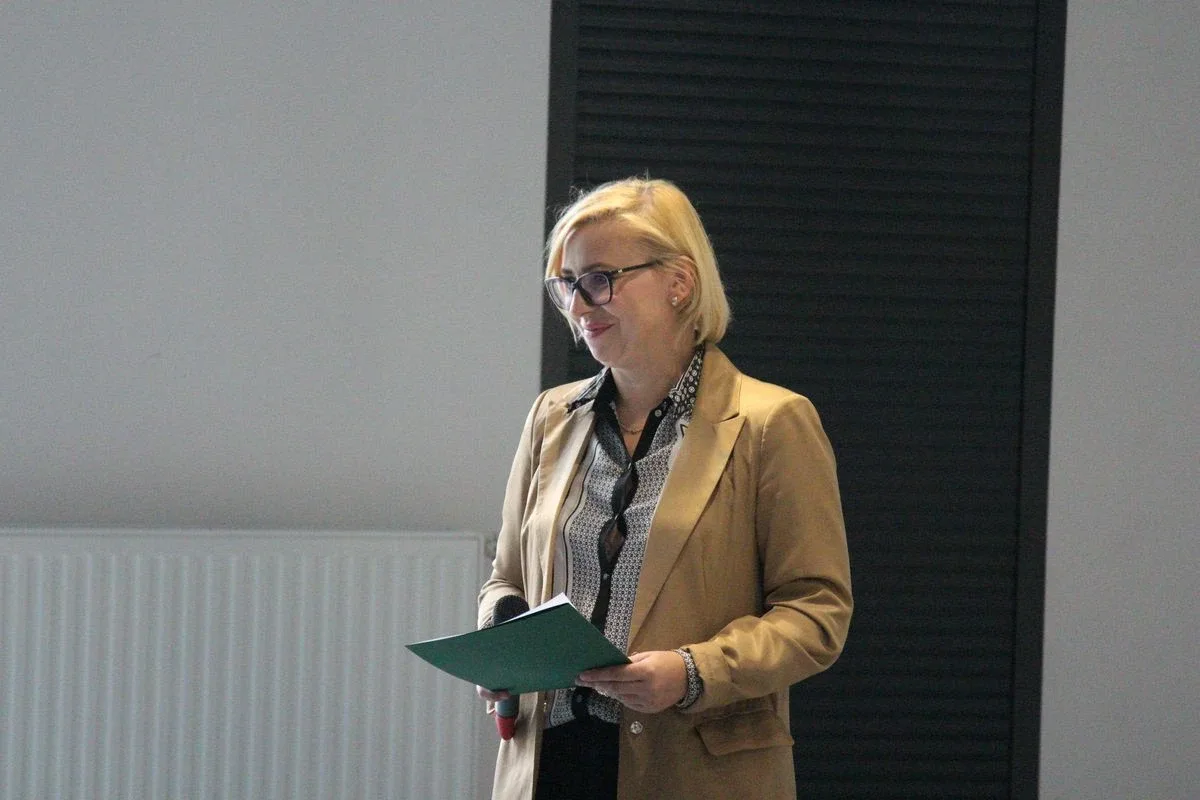 Podpisanie umów z wykonawcami zadania pt. "Budowa dróg na terenie Miasta Ostrów Mazowiecka" (zdjęcia)