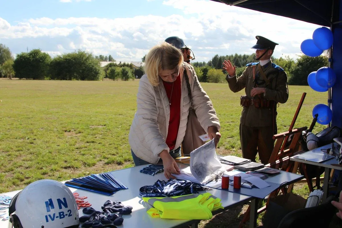 Uroczyste nadanie sztandaru Komendy Powiatowej Policji w Ostrowi Mazowieckiej (zdjęcia)