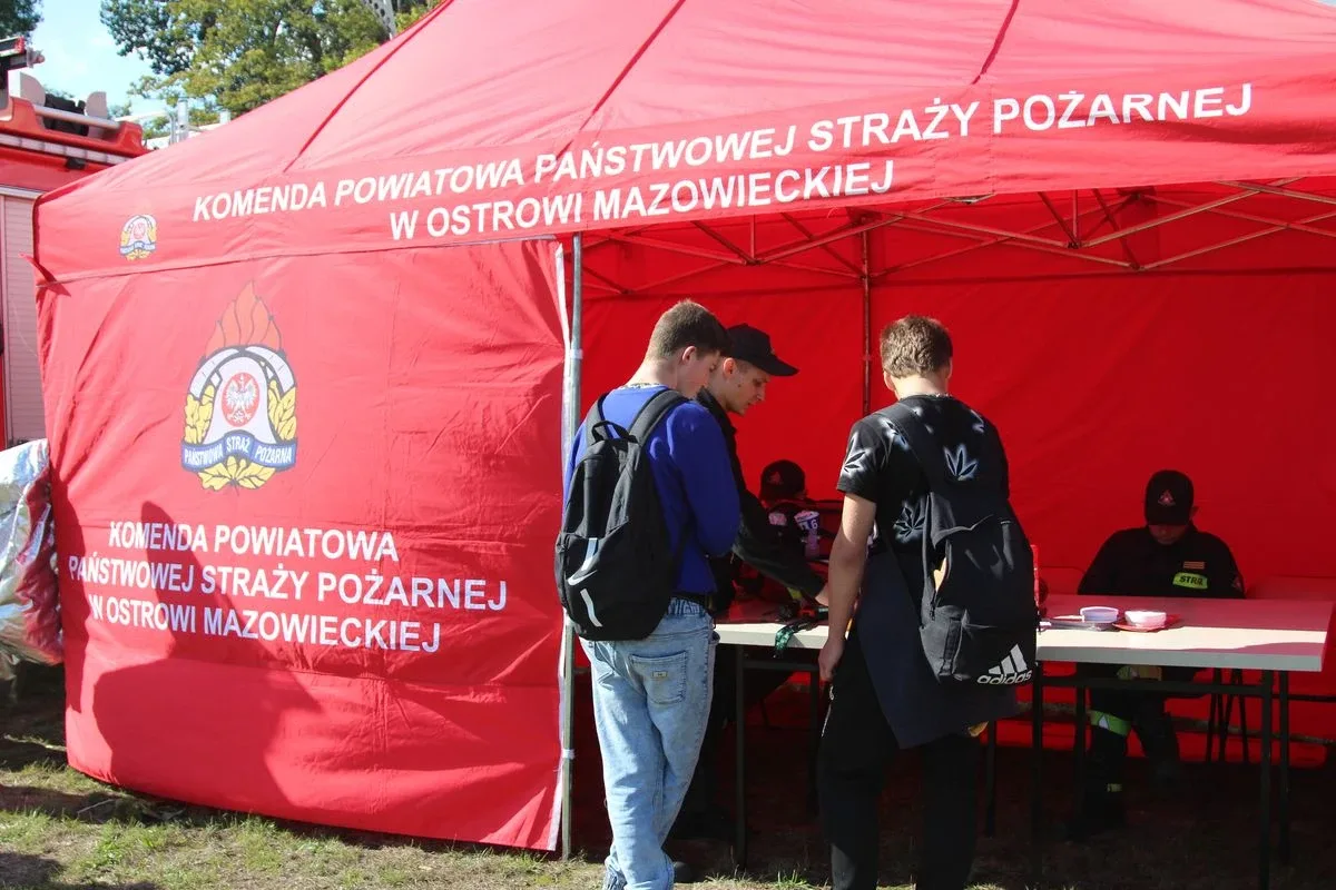 Uroczyste nadanie sztandaru Komendy Powiatowej Policji w Ostrowi Mazowieckiej (zdjęcia)