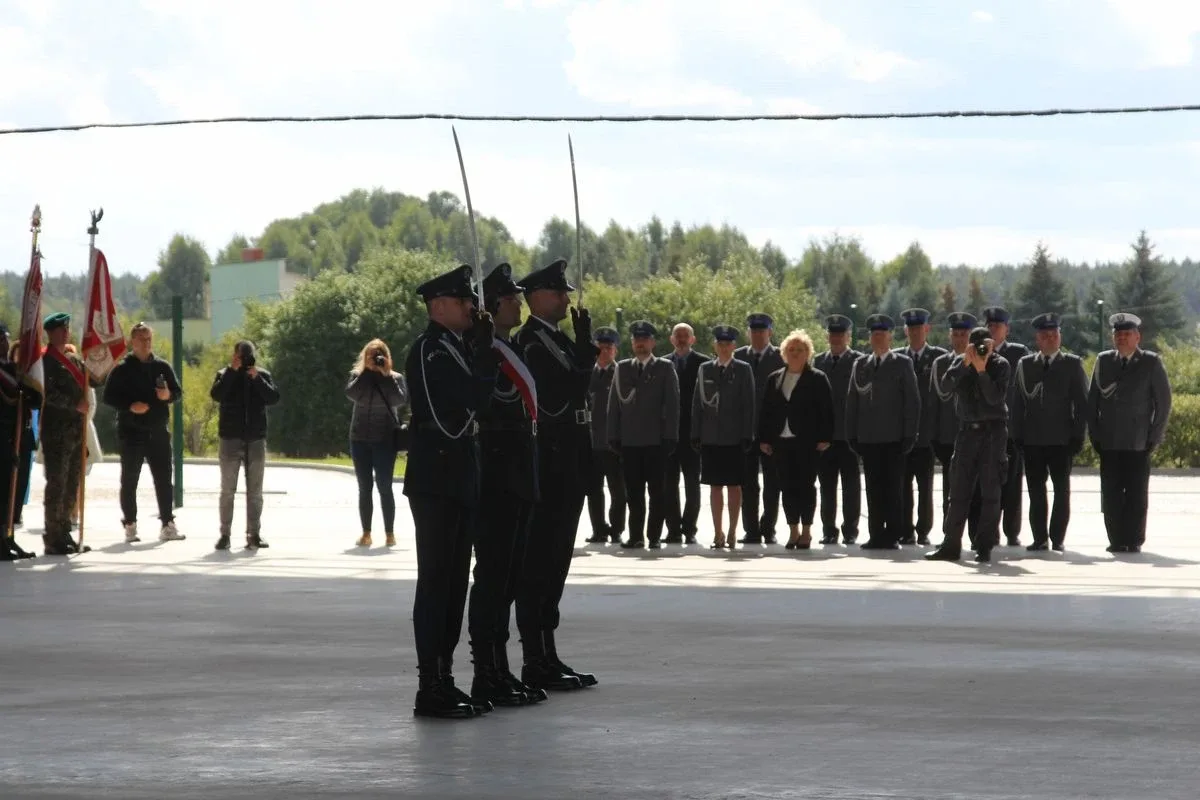 Uroczyste nadanie sztandaru Komendy Powiatowej Policji w Ostrowi Mazowieckiej (zdjęcia)