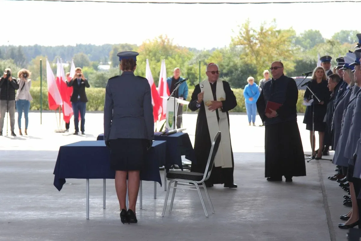 Uroczyste nadanie sztandaru Komendy Powiatowej Policji w Ostrowi Mazowieckiej (zdjęcia)