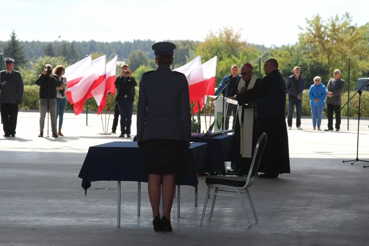 Uroczyste nadanie sztandaru Komendy Powiatowej Policji w Ostrowi Mazowieckiej (zdjęcia)