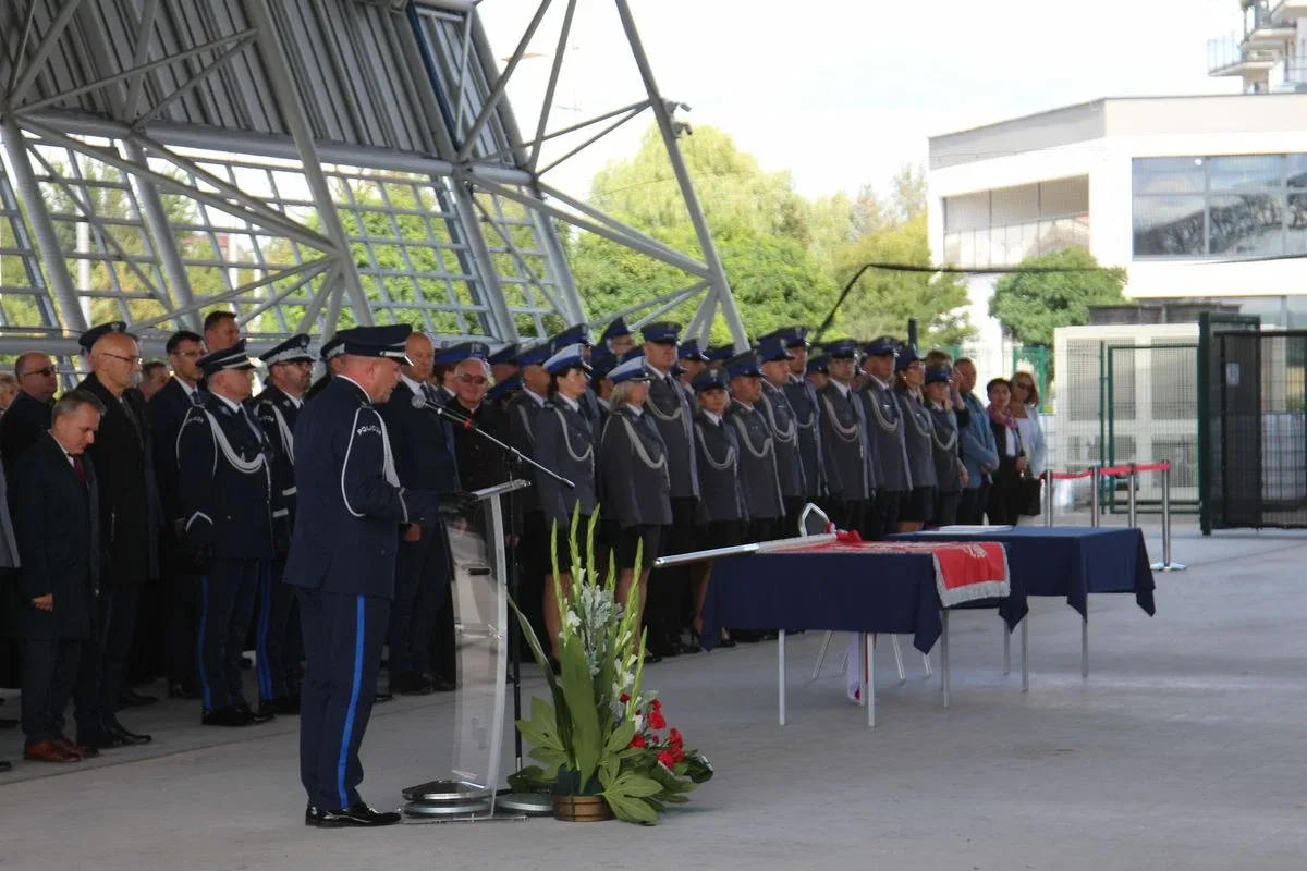 Uroczyste nadanie sztandaru Komendy Powiatowej Policji w Ostrowi Mazowieckiej (zdjęcia)