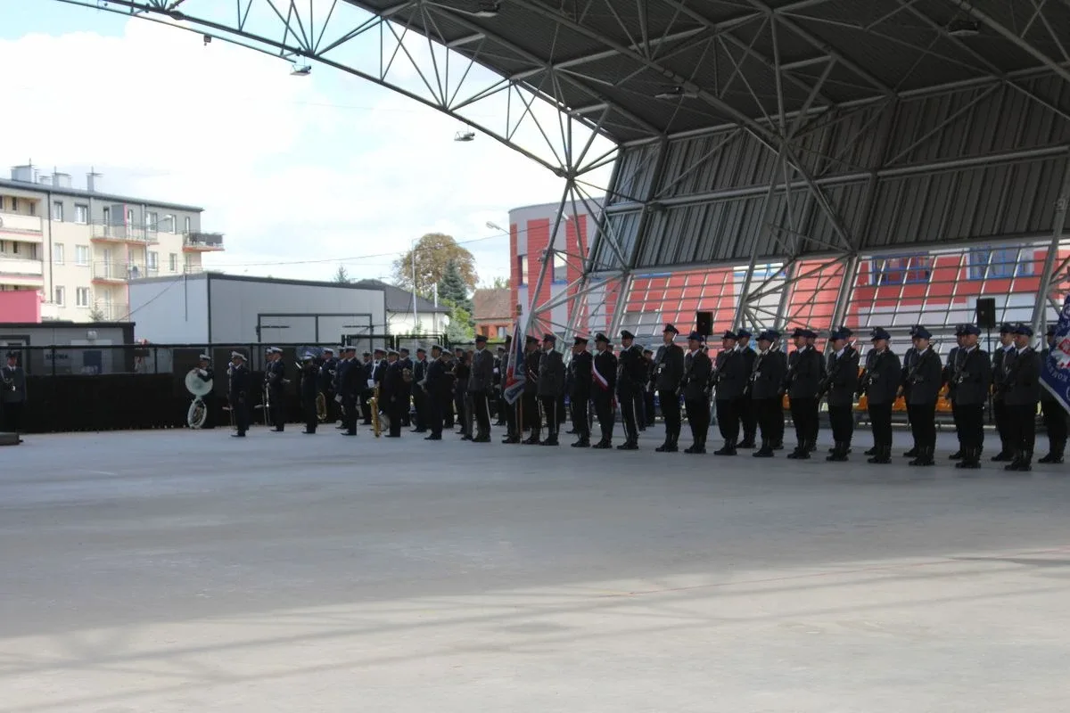 Uroczyste nadanie sztandaru Komendy Powiatowej Policji w Ostrowi Mazowieckiej (zdjęcia)