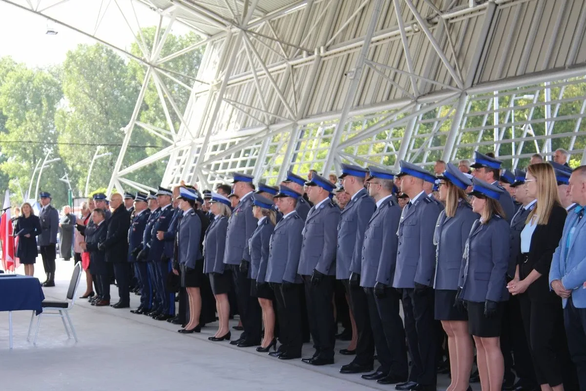 Uroczyste nadanie sztandaru Komendy Powiatowej Policji w Ostrowi Mazowieckiej (zdjęcia)