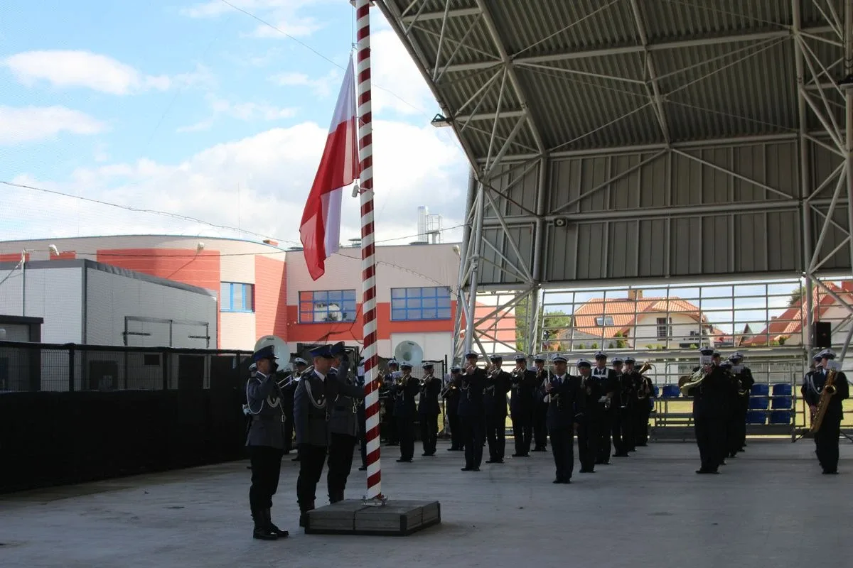 Uroczyste nadanie sztandaru Komendy Powiatowej Policji w Ostrowi Mazowieckiej (zdjęcia)