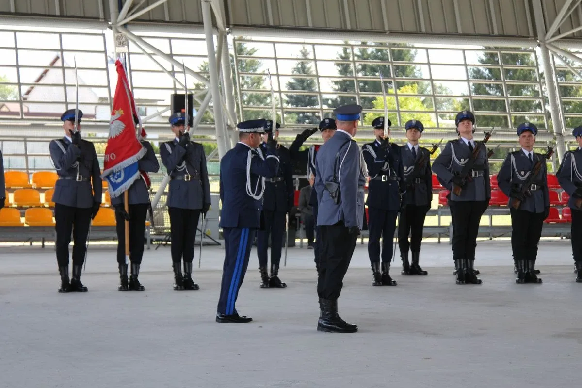 Uroczyste nadanie sztandaru Komendy Powiatowej Policji w Ostrowi Mazowieckiej (zdjęcia)