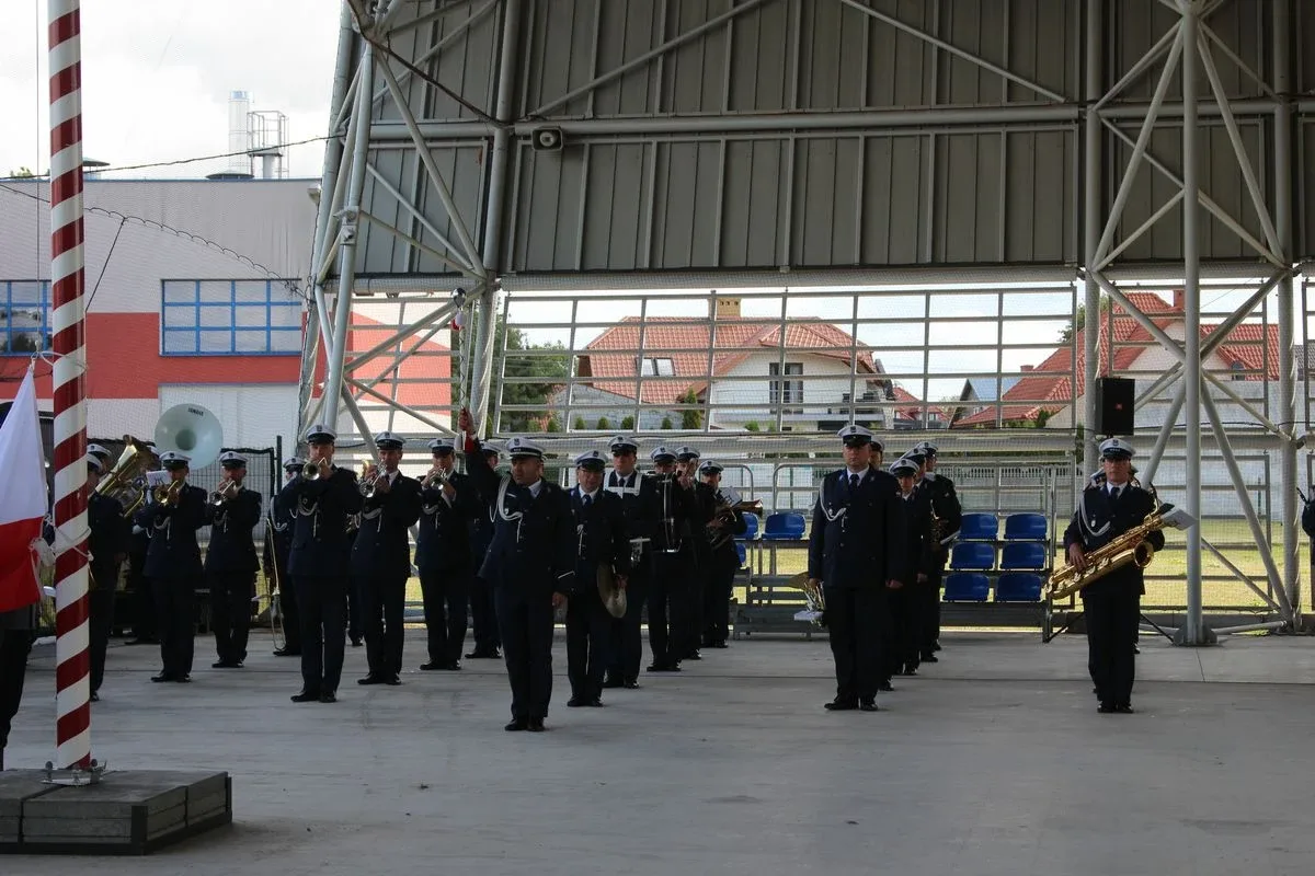 Uroczyste nadanie sztandaru Komendy Powiatowej Policji w Ostrowi Mazowieckiej (zdjęcia)