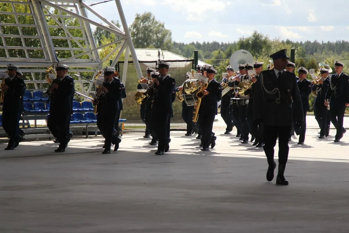 Uroczyste nadanie sztandaru Komendy Powiatowej Policji w Ostrowi Mazowieckiej (zdjęcia)