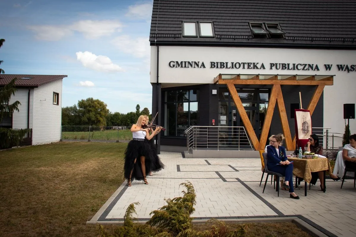 VI Narodowe Czytanie "Ballad i romansów" Adama Mickiewicza w Wąsewie. Organizatorzy przygotwali muzyczną niespodziankę! (zdjęcia)