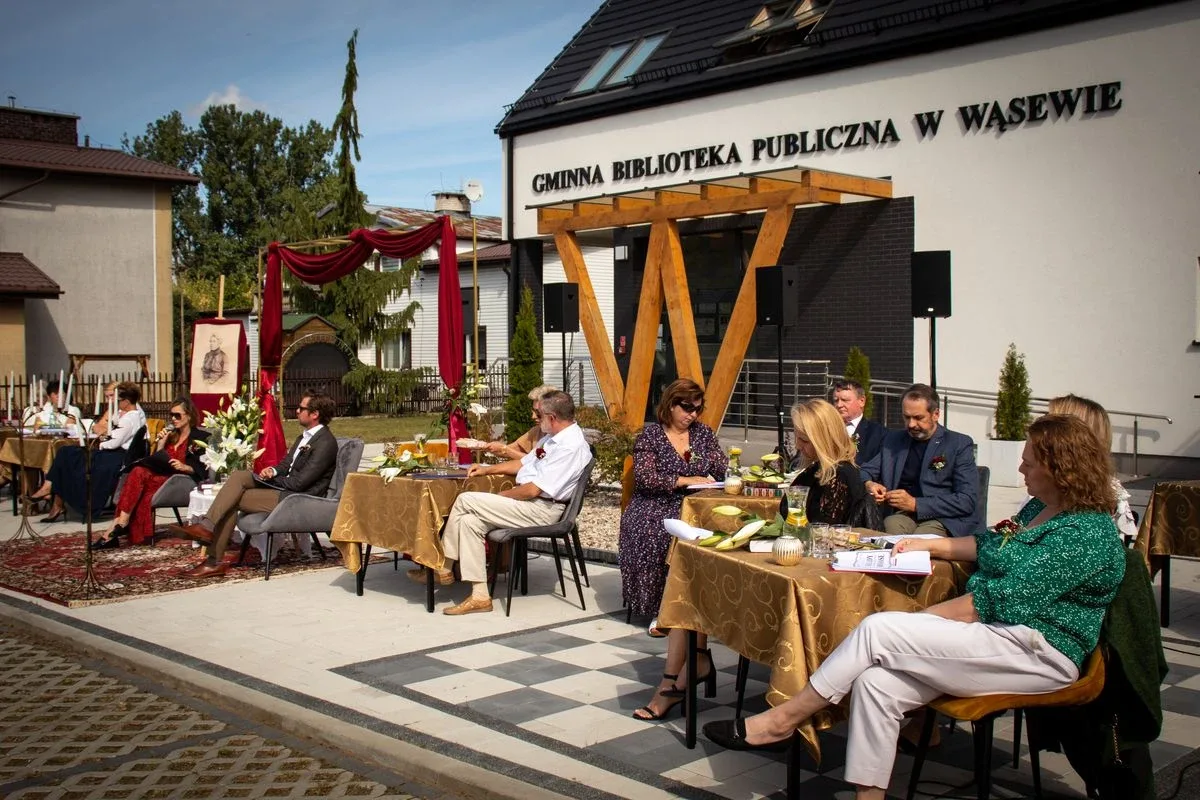 VI Narodowe Czytanie "Ballad i romansów" Adama Mickiewicza w Wąsewie. Organizatorzy przygotwali muzyczną niespodziankę! (zdjęcia)