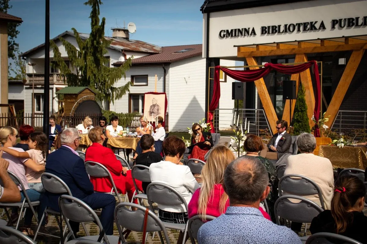 VI Narodowe Czytanie "Ballad i romansów" Adama Mickiewicza w Wąsewie. Organizatorzy przygotwali muzyczną niespodziankę! (zdjęcia)
