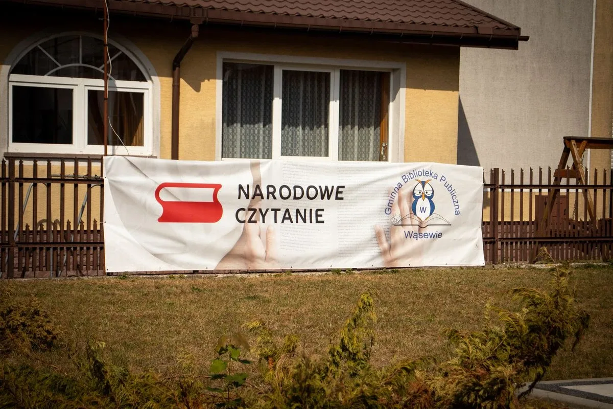 VI Narodowe Czytanie "Ballad i romansów" Adama Mickiewicza w Wąsewie. Organizatorzy przygotwali muzyczną niespodziankę! (zdjęcia)
