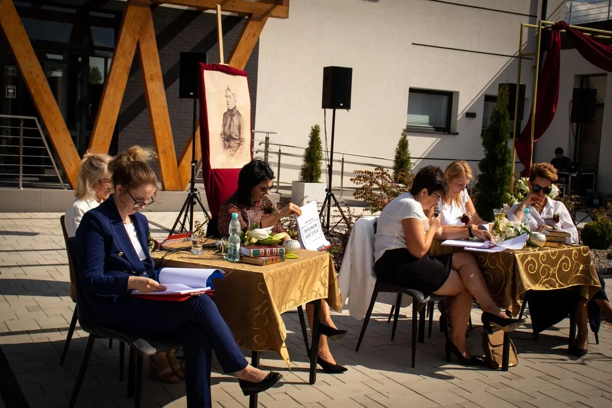 VI Narodowe Czytanie "Ballad i romansów" Adama Mickiewicza w Wąsewie. Organizatorzy przygotwali muzyczną niespodziankę! (zdjęcia)