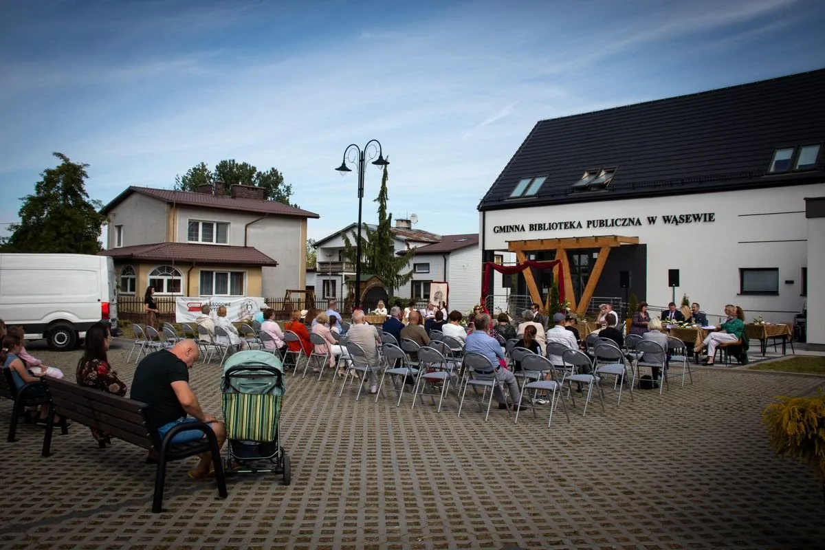 VI Narodowe Czytanie "Ballad i romansów" Adama Mickiewicza w Wąsewie. Organizatorzy przygotwali muzyczną niespodziankę! (zdjęcia)