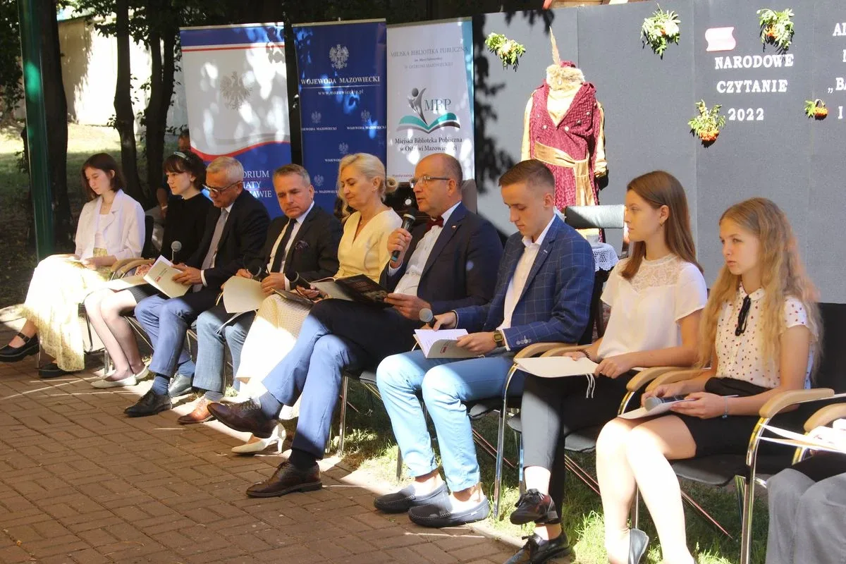 Narodowe Czytanie z Wojewodą Mazowieckim oraz Mazowieckim Kuratorem Oświaty w Letnim Ogrodzie! (zdjęcia, wideo)