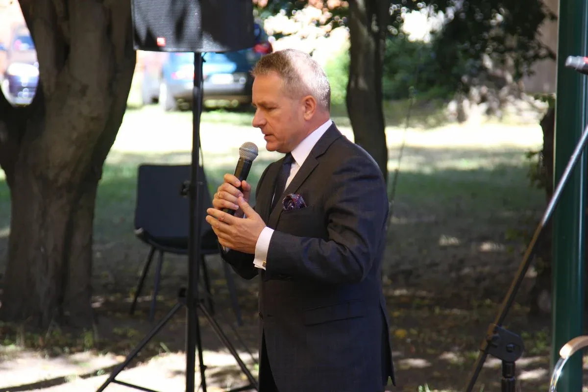 Narodowe Czytanie z Wojewodą Mazowieckim oraz Mazowieckim Kuratorem Oświaty w Letnim Ogrodzie! (zdjęcia, wideo)