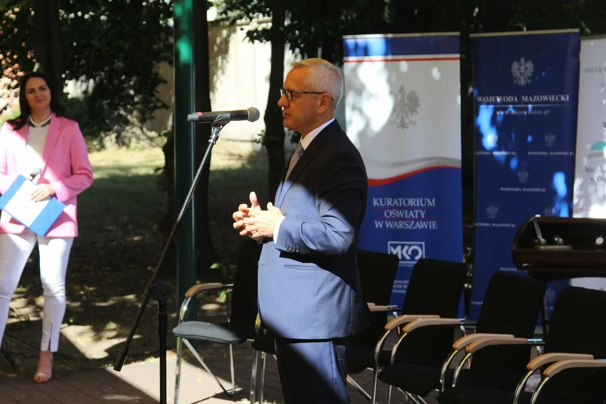 Narodowe Czytanie z Wojewodą Mazowieckim oraz Mazowieckim Kuratorem Oświaty w Letnim Ogrodzie! (zdjęcia, wideo)