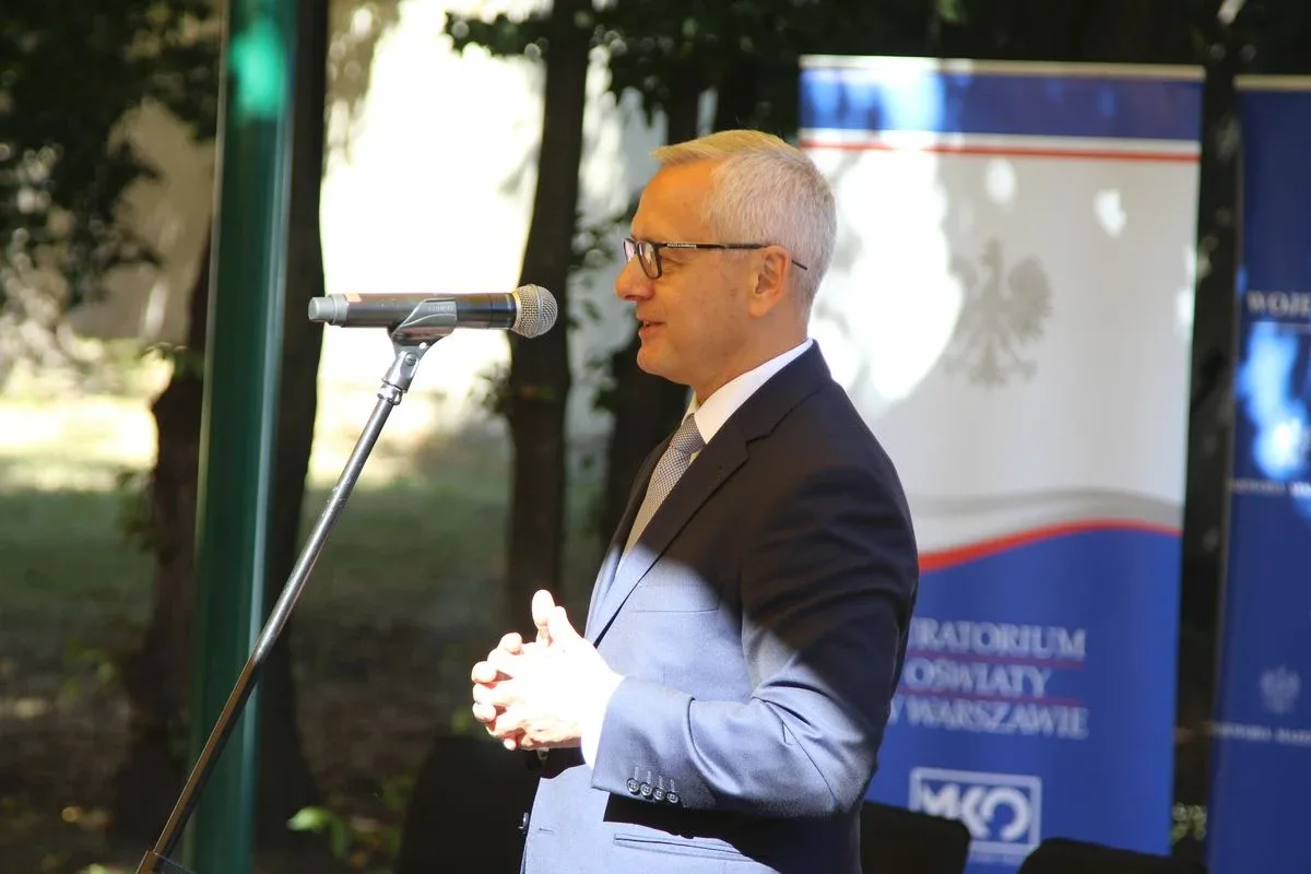 Narodowe Czytanie z Wojewodą Mazowieckim oraz Mazowieckim Kuratorem Oświaty w Letnim Ogrodzie! (zdjęcia, wideo)