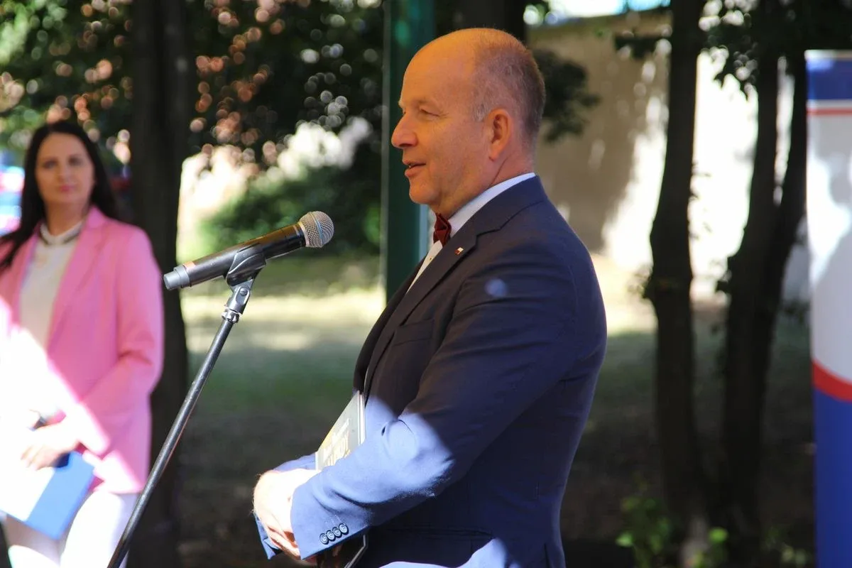 Narodowe Czytanie z Wojewodą Mazowieckim oraz Mazowieckim Kuratorem Oświaty w Letnim Ogrodzie! (zdjęcia, wideo)