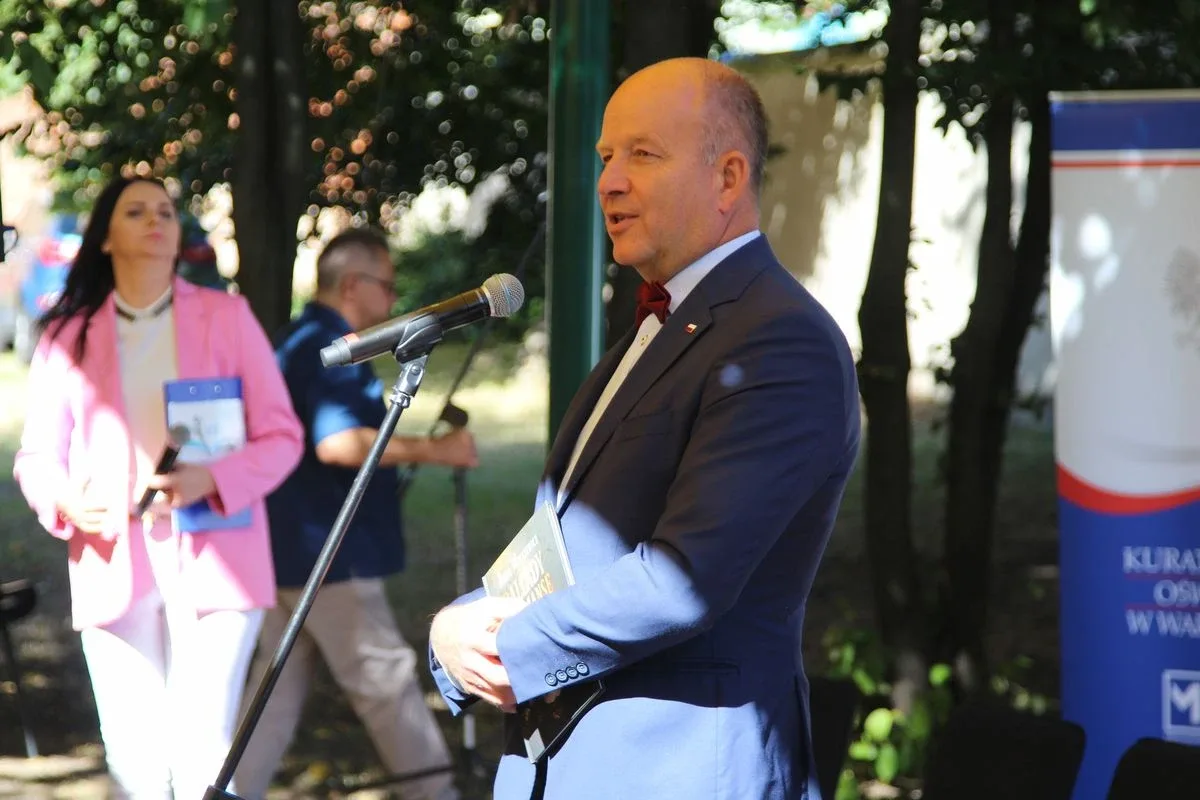 Narodowe Czytanie z Wojewodą Mazowieckim oraz Mazowieckim Kuratorem Oświaty w Letnim Ogrodzie! (zdjęcia, wideo)