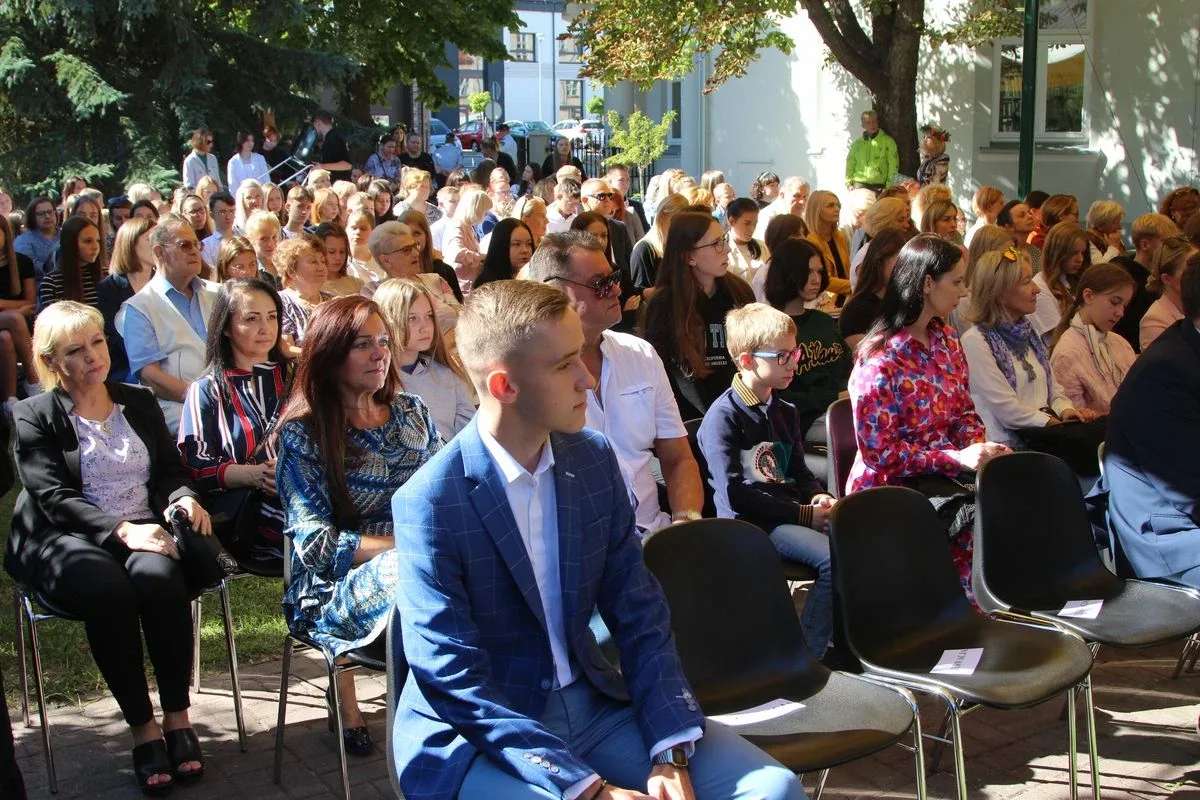 Narodowe Czytanie z Wojewodą Mazowieckim oraz Mazowieckim Kuratorem Oświaty w Letnim Ogrodzie! (zdjęcia, wideo)