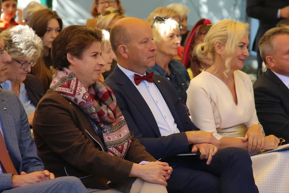 Narodowe Czytanie z Wojewodą Mazowieckim oraz Mazowieckim Kuratorem Oświaty w Letnim Ogrodzie! (zdjęcia, wideo)