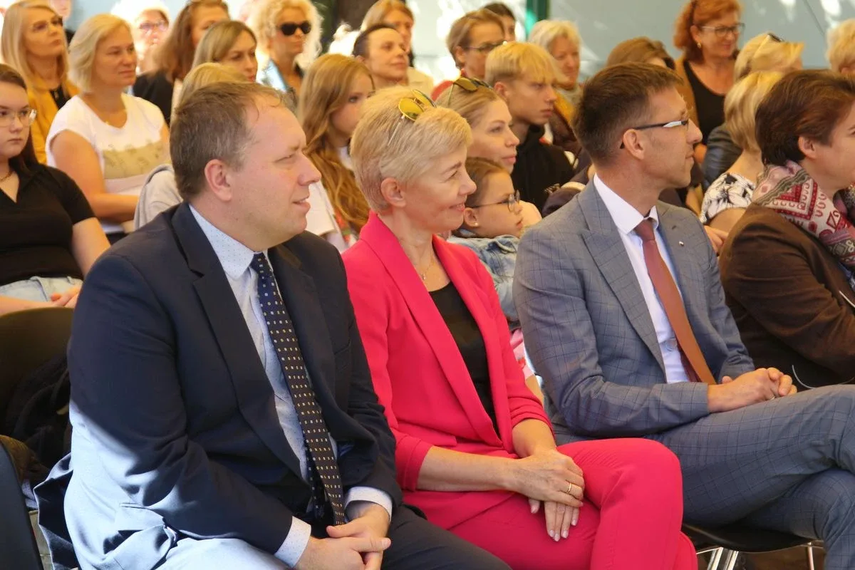 Narodowe Czytanie z Wojewodą Mazowieckim oraz Mazowieckim Kuratorem Oświaty w Letnim Ogrodzie! (zdjęcia, wideo)